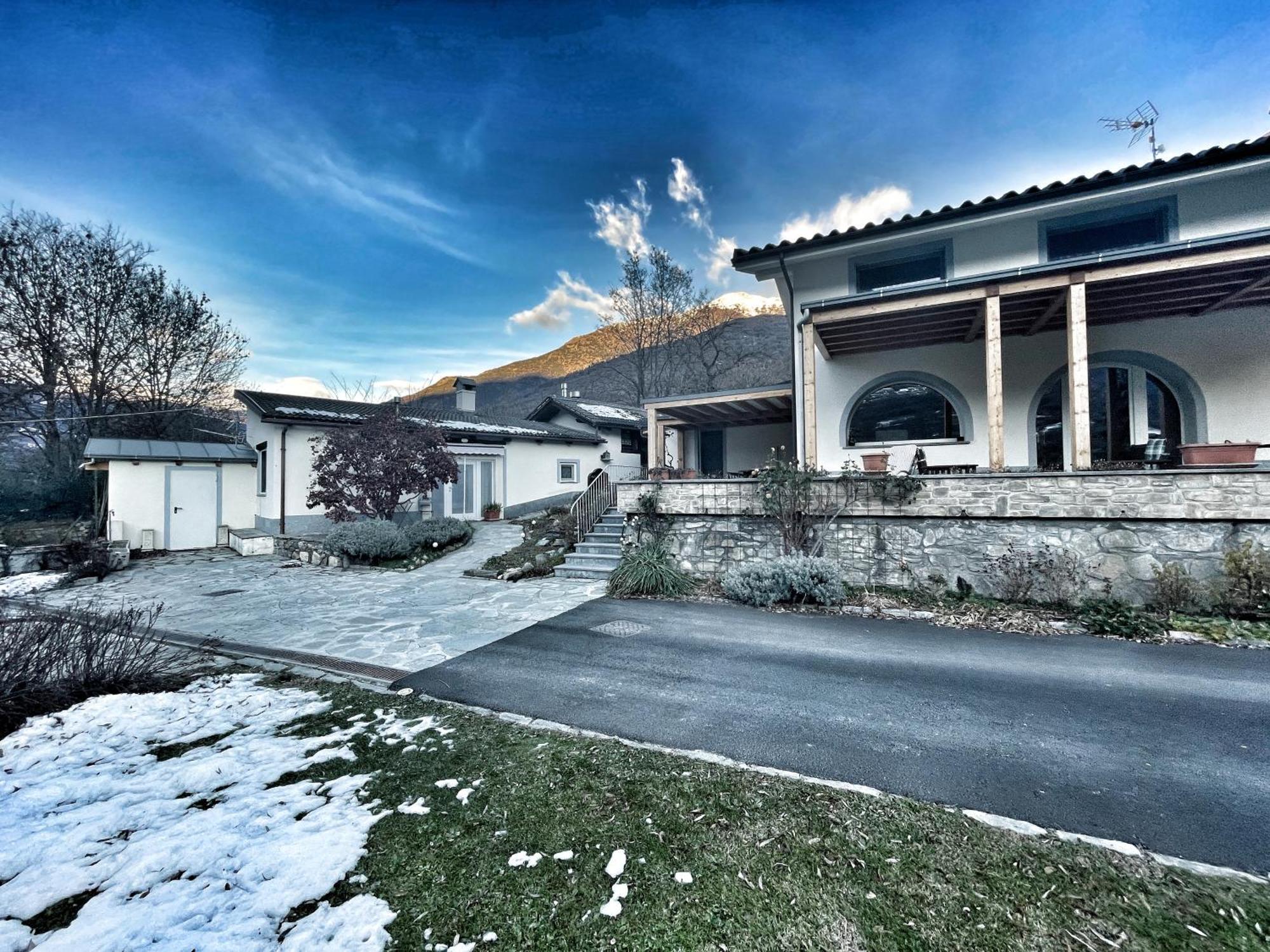 La Casina Di Oscar Ad Ao V Combe Vda Quart 0014 E 00I6 Apartment Bagian luar foto